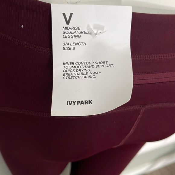 Ivy park 3/4th Sculpting Leggings NEW - Picture 3 of 3